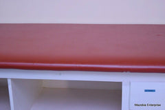 TREATMENT/THERAPY TABLE WITH UNDER-SHELF