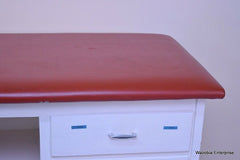 TREATMENT/THERAPY TABLE WITH UNDER-SHELF