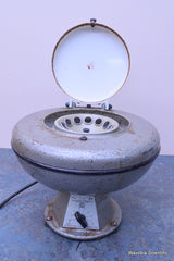 IEC CLINICAL CENTRIFUGE S/N 66497M-2 WITH ROTOR