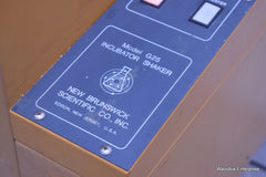 NEW BRUNSWICK CONTROLLED ENVIRONMENT INCUBATOR SHAKER G-25