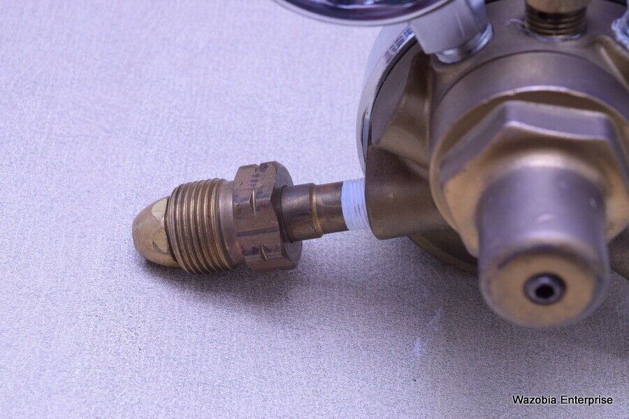 MATHESON GAS REGULATOR MODEL 8-320