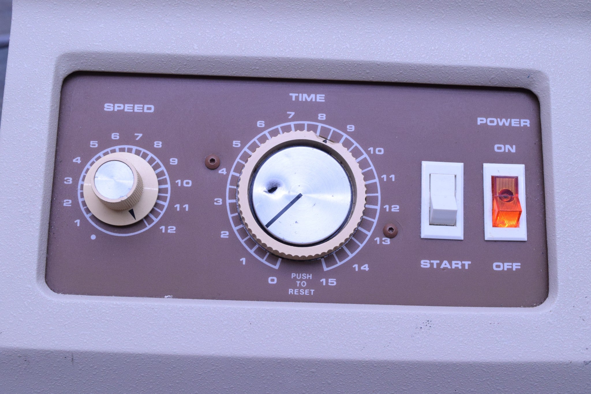 BECKMAN MICROFUGE 12 LABORATORY CENTRIFUGE MODEL 12