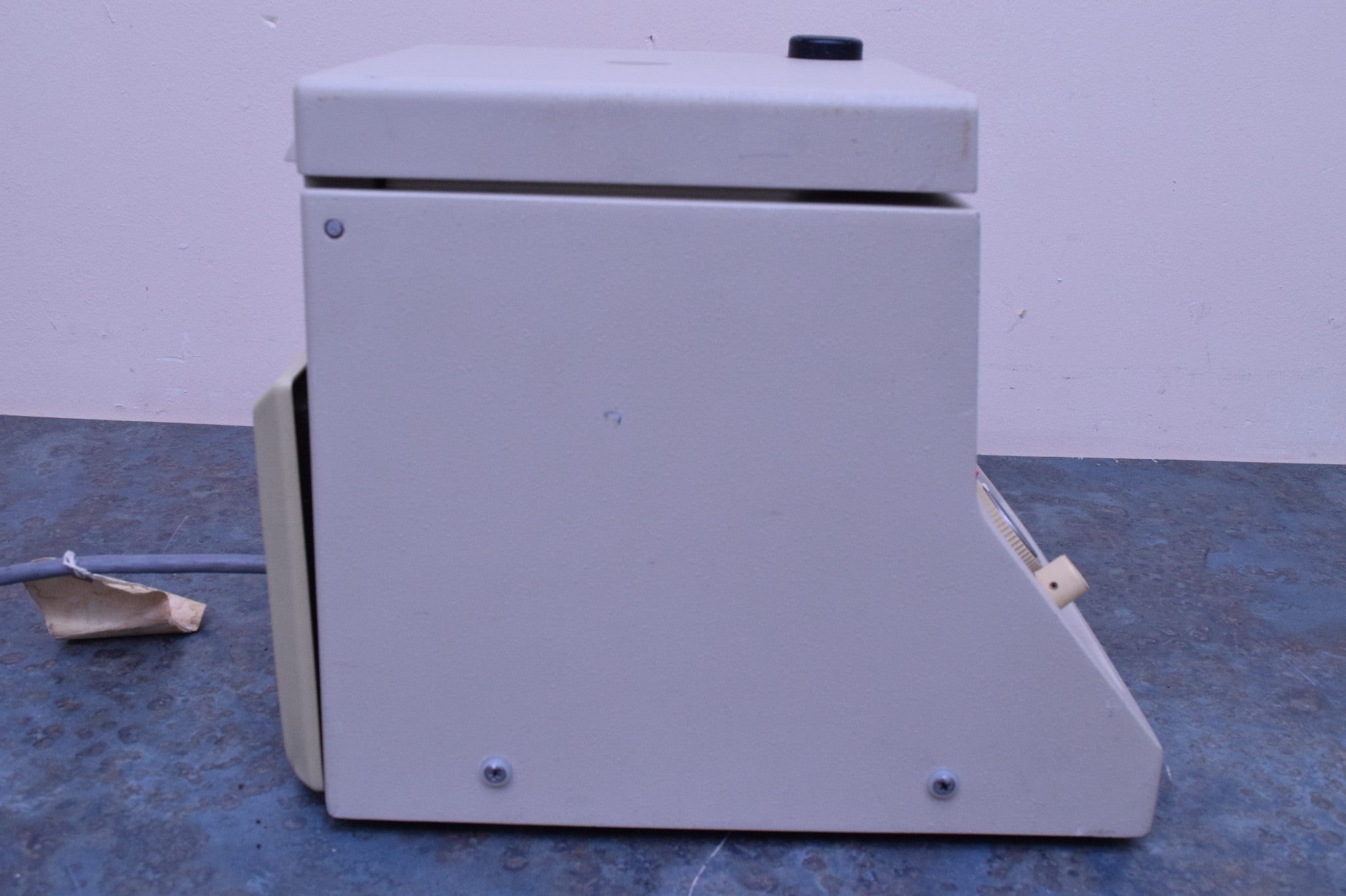 BECKMAN MICROFUGE 12 LABORATORY CENTRIFUGE MODEL 12