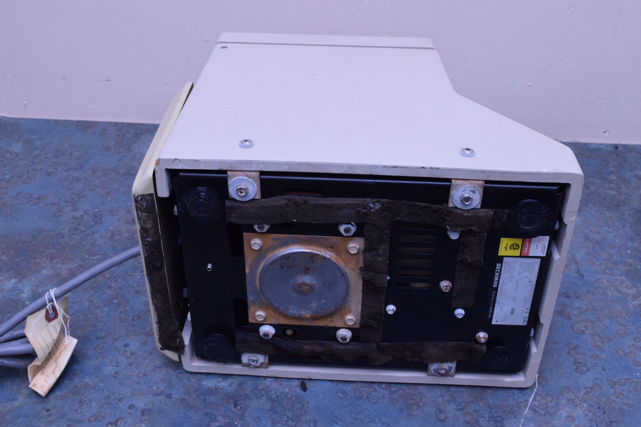 BECKMAN MICROFUGE 12 LABORATORY CENTRIFUGE MODEL 12