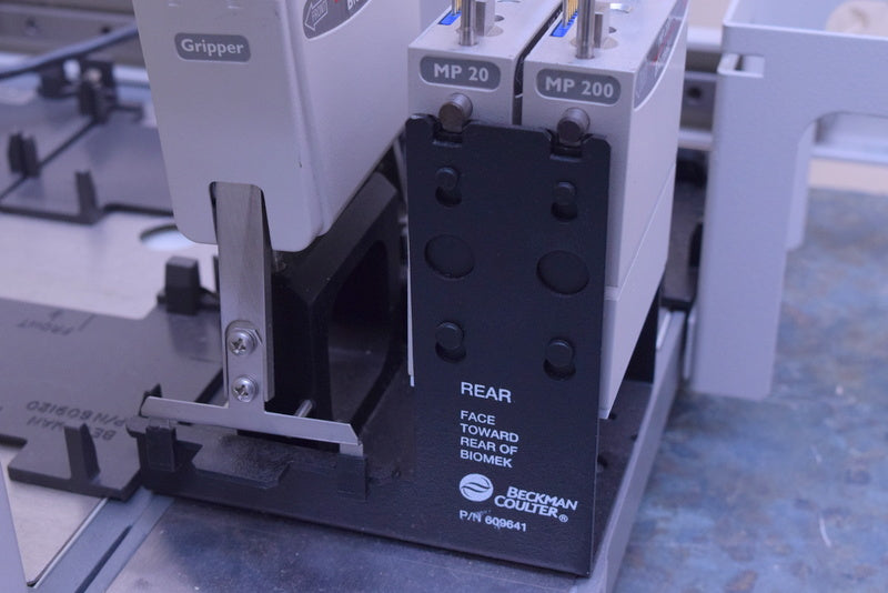 BECKMAN COULTER BIOMEK 3000 LIQUID HANDLING AUTOMATION WORKSTATION