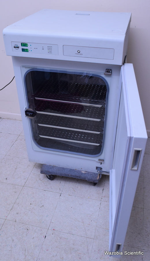 NUAIRE DH AUTOFLOW CO2 AIR-JACKETED INCUBATOR MODEL NU-5500