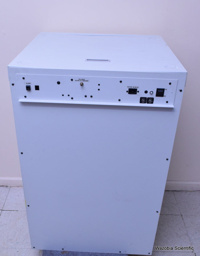 NUAIRE DH AUTOFLOW CO2 AIR-JACKETED INCUBATOR MODEL NU-5500