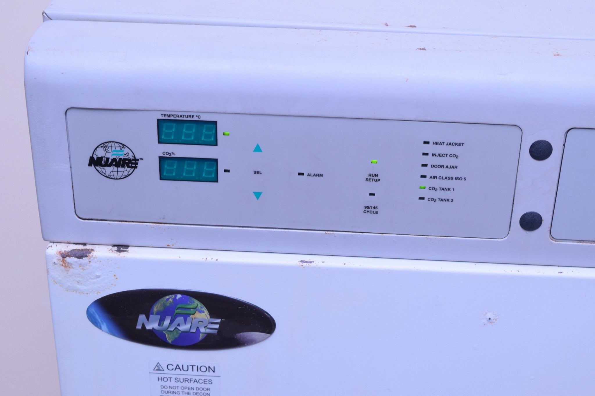 NUAIRE DH AUTOFLOW CO2 AIR-JACKETED INCUBATOR MODEL NU-5500