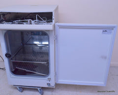 NUAIRE DH AUTOFLOW CO2 AIR-JACKETED INCUBATOR MODEL NU-5500