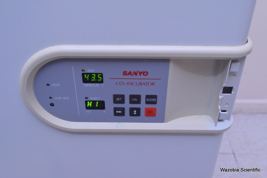 SANYO CO2 LABORATORY INCUBATOR MODEL MCO-17AI