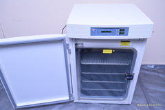 THERMO ELECTRON FORMA SERIES II WATER JACKETED C02 LABORATORY INCUBATOR 3110