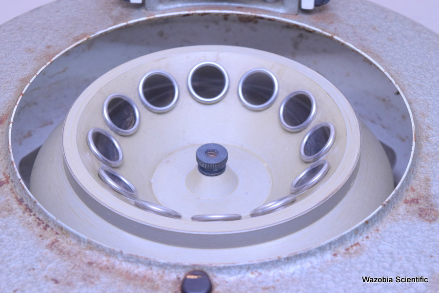 IEC CLINICAL CENTRIFUGE S/N 66497M-2 WITH ROTOR