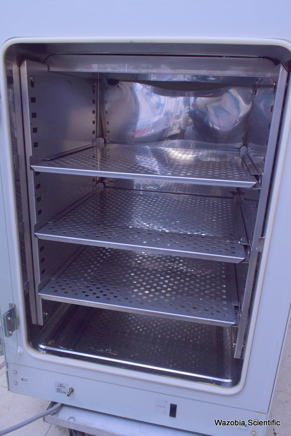 SANYO CO2 LABORATORY INCUBATOR MODEL MCO-17AI