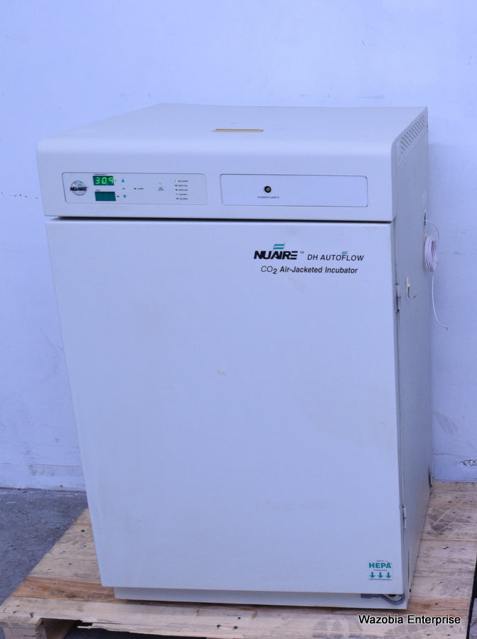 NUAIRE DH AUTOFLOW CO2 AIR-JACKETED INCUBATOR MODEL NU-5500