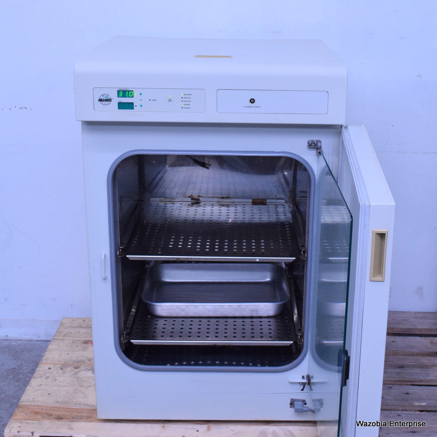 NUAIRE DH AUTOFLOW CO2 AIR-JACKETED INCUBATOR MODEL NU-5500