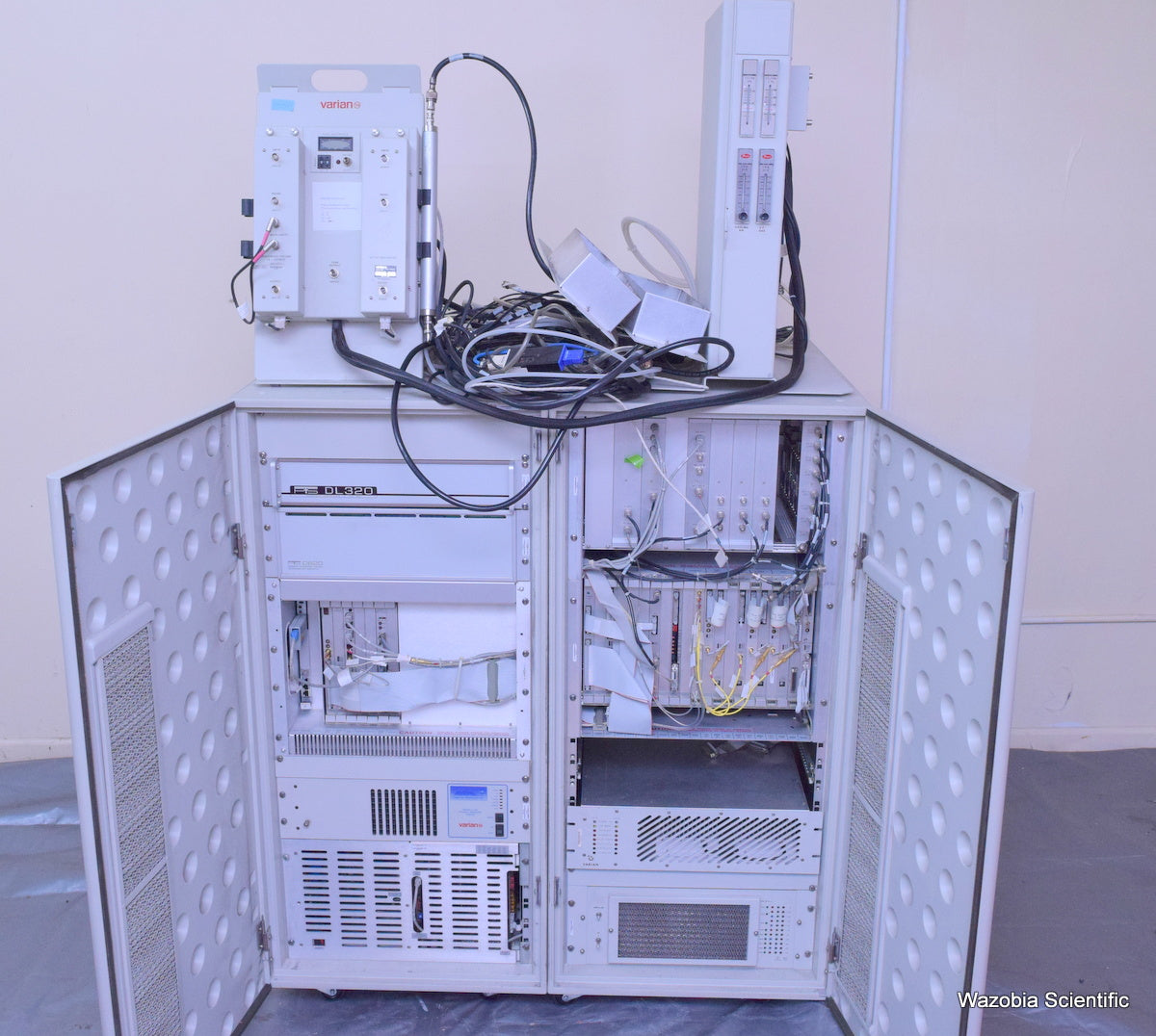 VARIAN UNITY INOVA NMR SPECTROMETER CONTROL CONSOLE L700  3900-11 AMPLIFIER