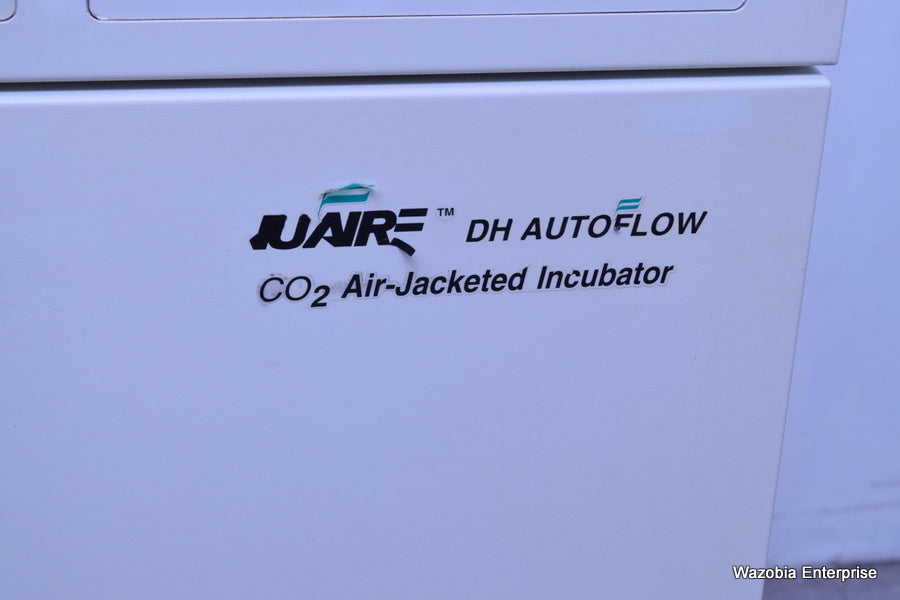 NUAIRE DH AUTOFLOW CO2 AIR-JACKETED INCUBATOR MODEL NU-5500