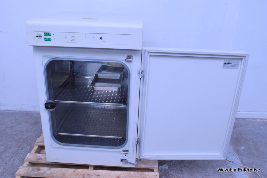 NUAIRE DH AUTOFLOW CO2 AIR-JACKETED INCUBATOR MODEL NU-5500