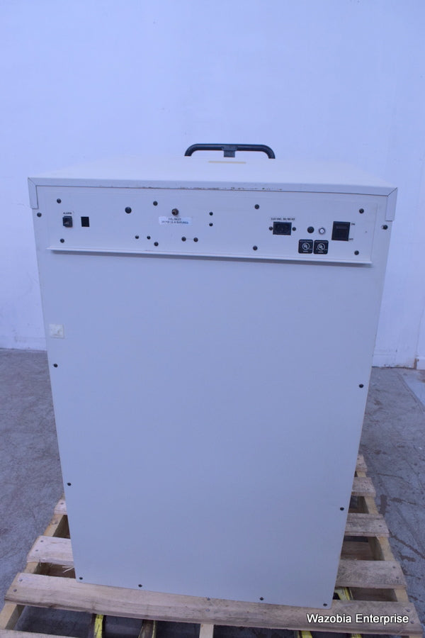 NUAIRE DH AUTOFLOW CO2 AIR-JACKETED INCUBATOR MODEL NU-5500