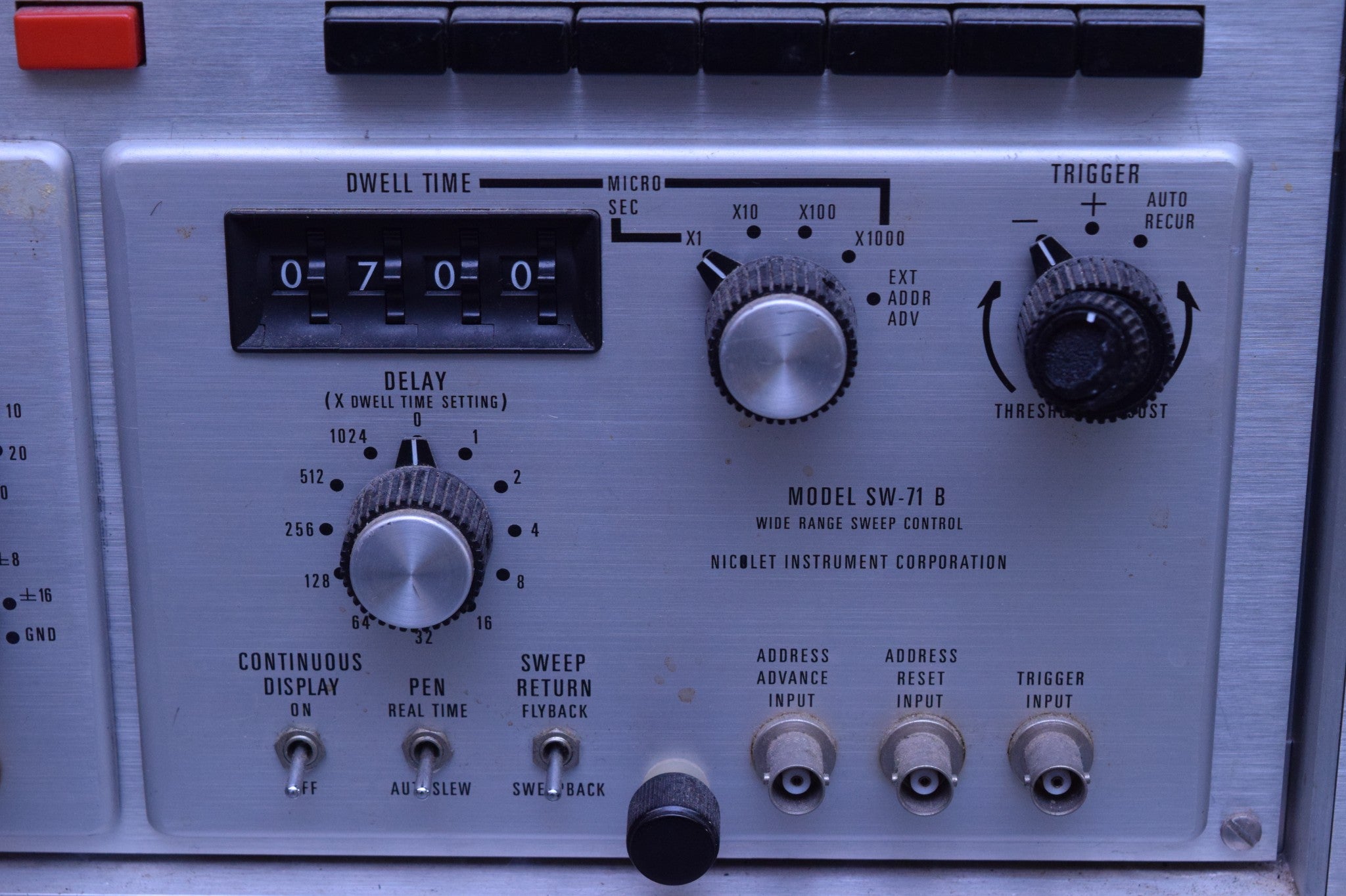 NICOLET INSTRUMENT MODEL 1072 INSTRUMENT COMPUTER SW-71 B WIDE RANGE SWEEP CONTR