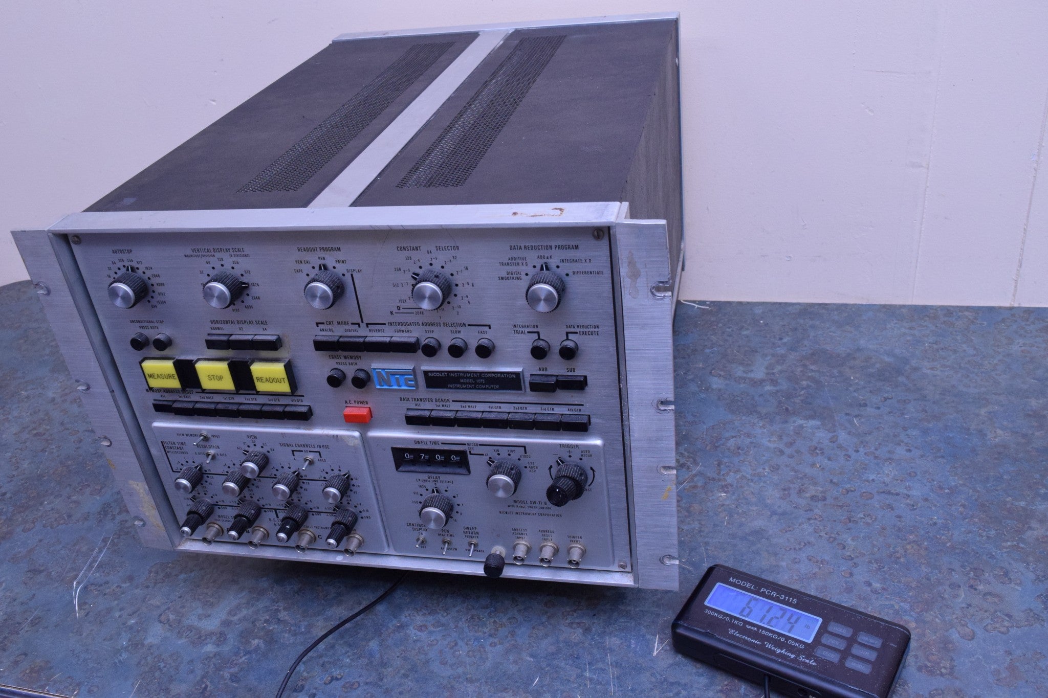 NICOLET INSTRUMENT MODEL 1072 INSTRUMENT COMPUTER SW-71 B WIDE RANGE SWEEP CONTR