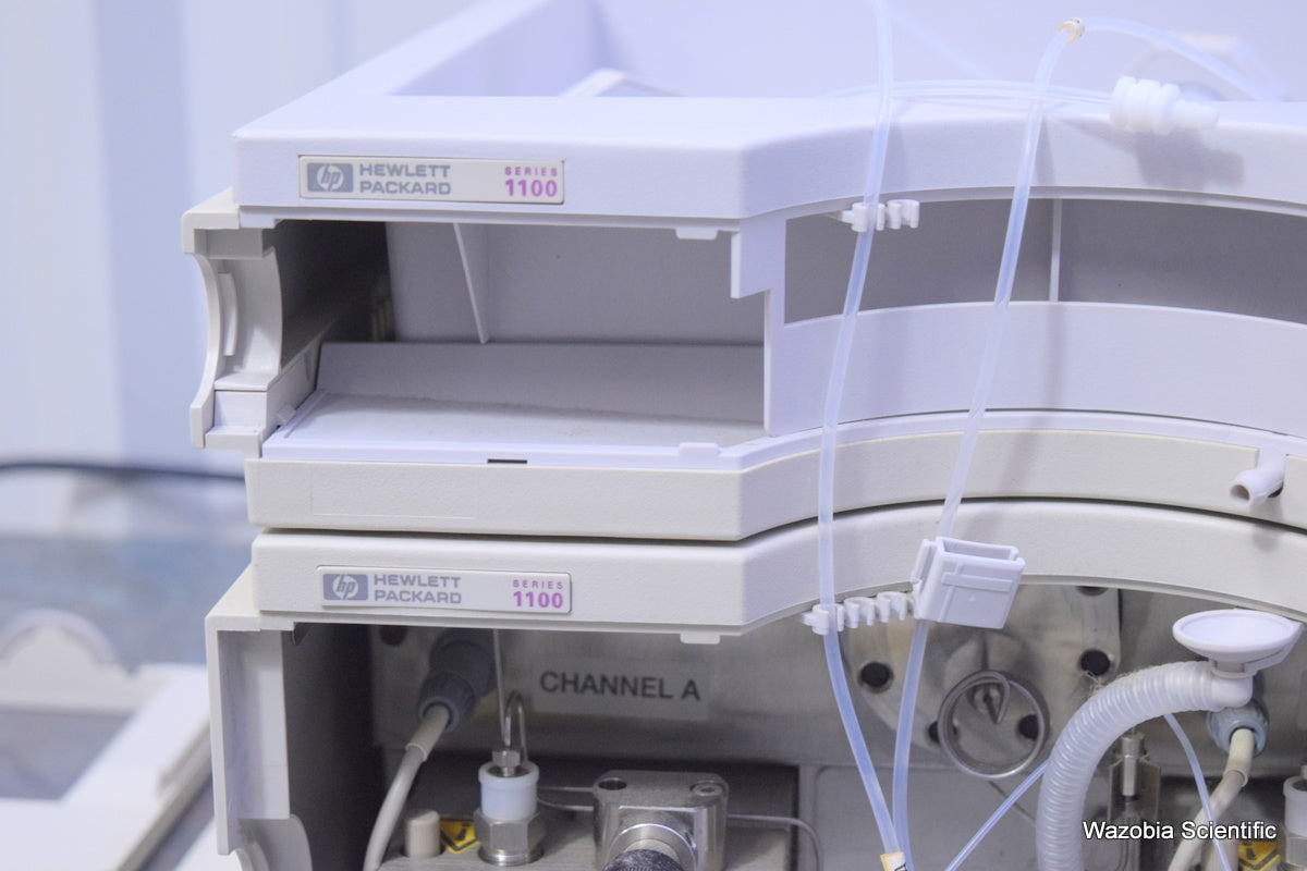 AGILENT HP 1100 SERIES HPLC G1312A BINARY PUMP AND SAMPLE TRAY