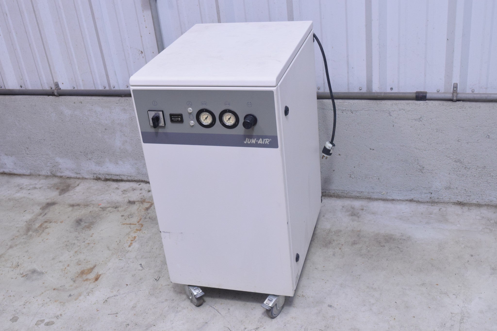 JUN-AIR 2000-25MD2 OIL-LESS PISTON AIR COMPRESSOR