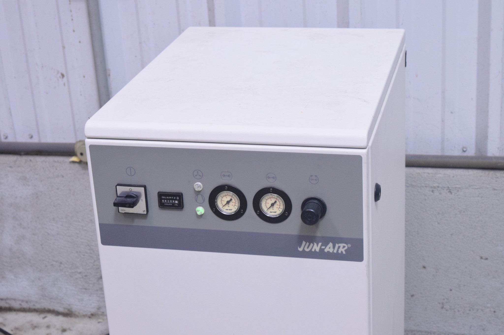 JUN-AIR 2000-25MD2 OIL-LESS PISTON AIR COMPRESSOR