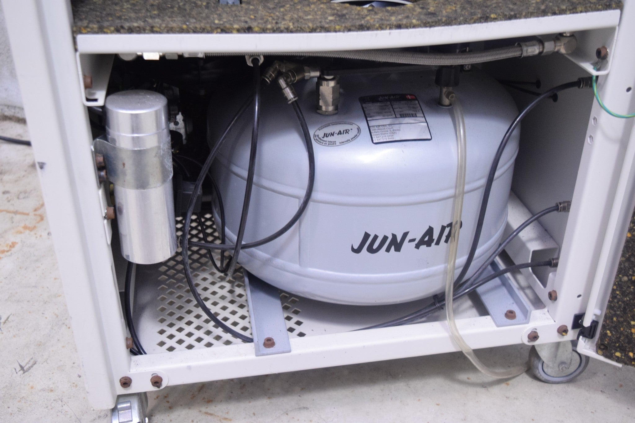 JUN-AIR 2000-25MD2 OIL-LESS PISTON AIR COMPRESSOR