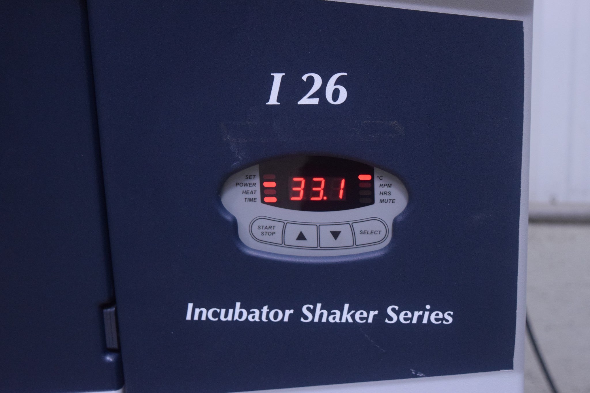 EPPENDORF NEW BRUNSWICK INCUBATOR SHAKER I26R I 26 I26 M1324-0004 080002 INC/REF