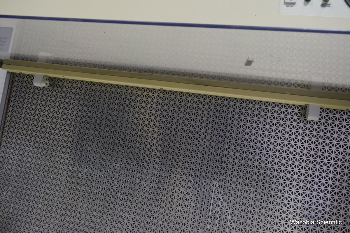 NUAIRE LAMINAR FLOW PRODUCTS FUME HOOD MODEL  NU-201-430