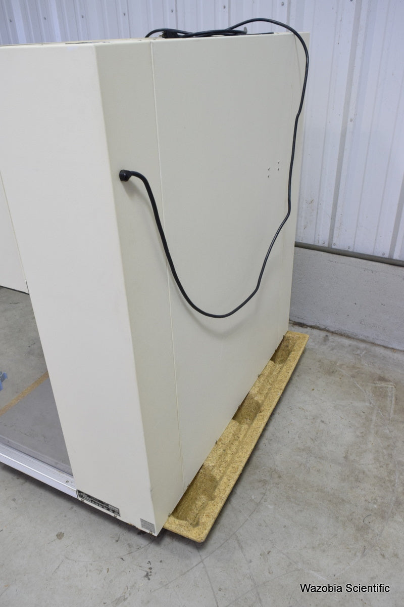 NUAIRE LAMINAR FLOW PRODUCTS FUME HOOD MODEL  NU-201-430