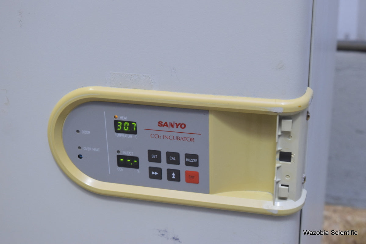 SANYO CO2 INCUBATOR MCO-17AIC 17 AIC