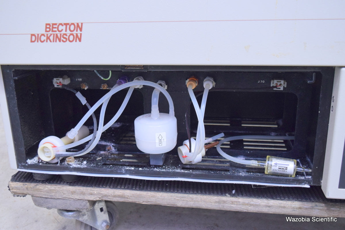 BD BECTON DICKINSON FACSCAN FLUORESCENCE ACTIVATED CELL ANALYZER WITH DETECTORS