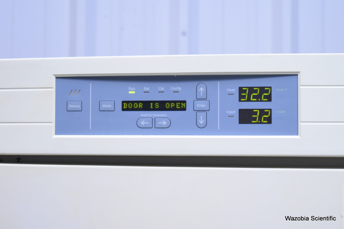 THERMO ELECTRON FORMA SERIES II WATER JACKETED CO2 INCUBATOR MODEL 3110