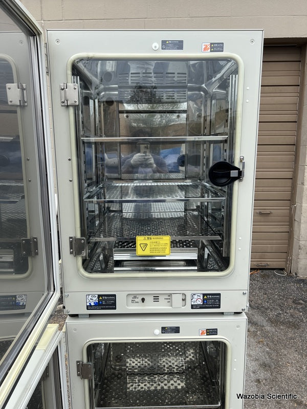 SANYO SCIENTIFIC MCO-18AIC CO2 DOUBLE STACKED LABORATORY INCUBATOR