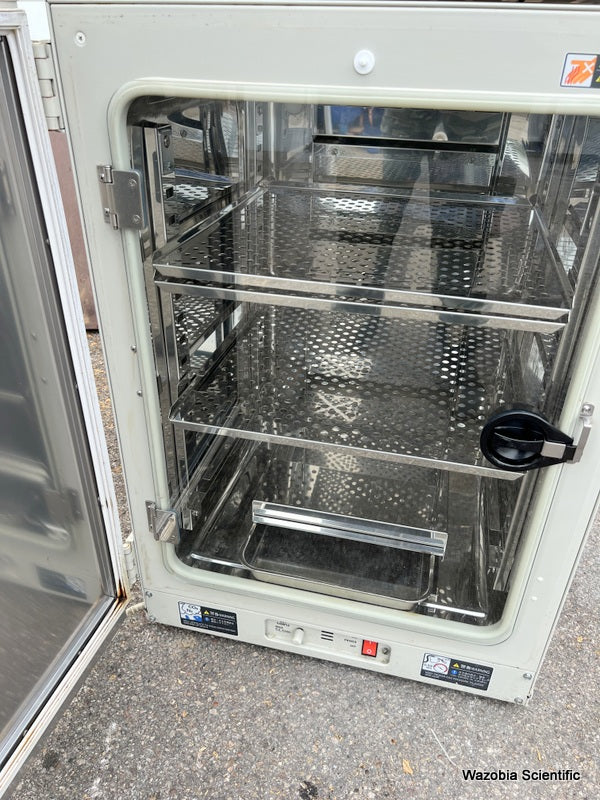 SANYO SCIENTIFIC MCO-18AIC CO2 DOUBLE STACKED LABORATORY INCUBATOR