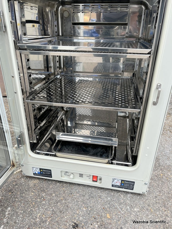 SANYO SCIENTIFIC MCO-18AIC CO2 DOUBLE STACKED LABORATORY INCUBATOR