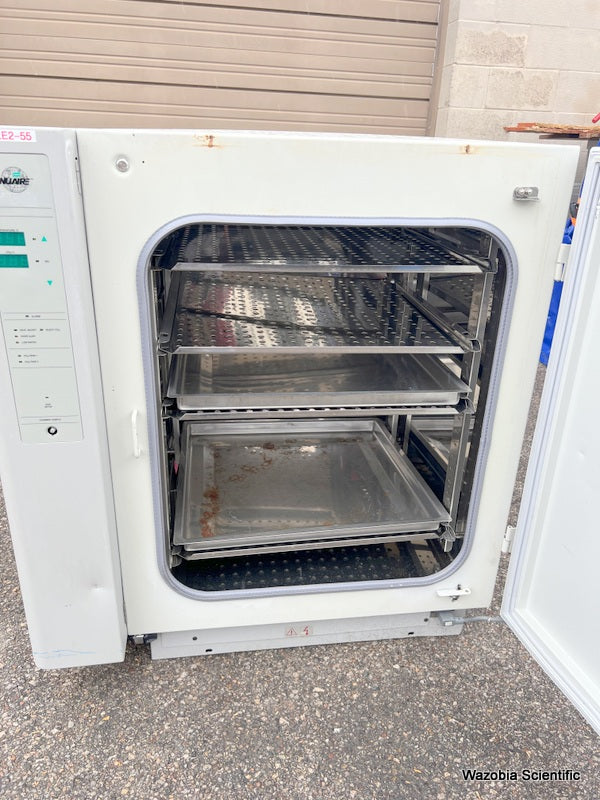 NUAIRE US AUTOFLOW CO2 WATER JACKETED INCUBATOR MODEL NU-4750