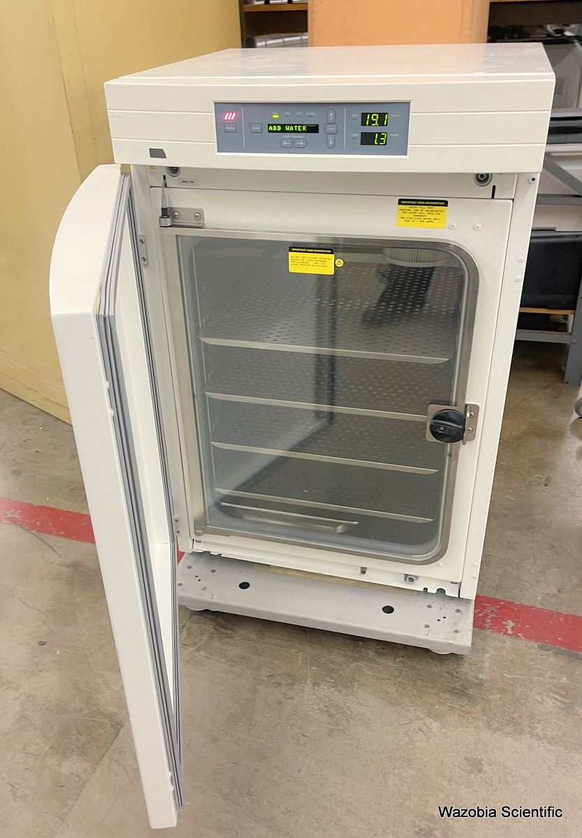 THERMO ELECTRON FORMA SERIES II WATER JACKETED C02 LABORATORY INCUBATOR 3110