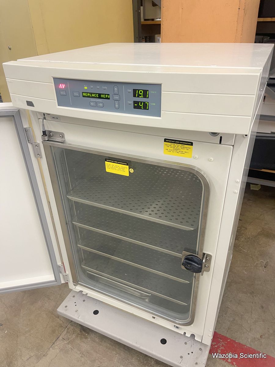 THERMO ELECTRON FORMA SERIES II WATER JACKETED C02 LABORATORY INCUBATOR 3110