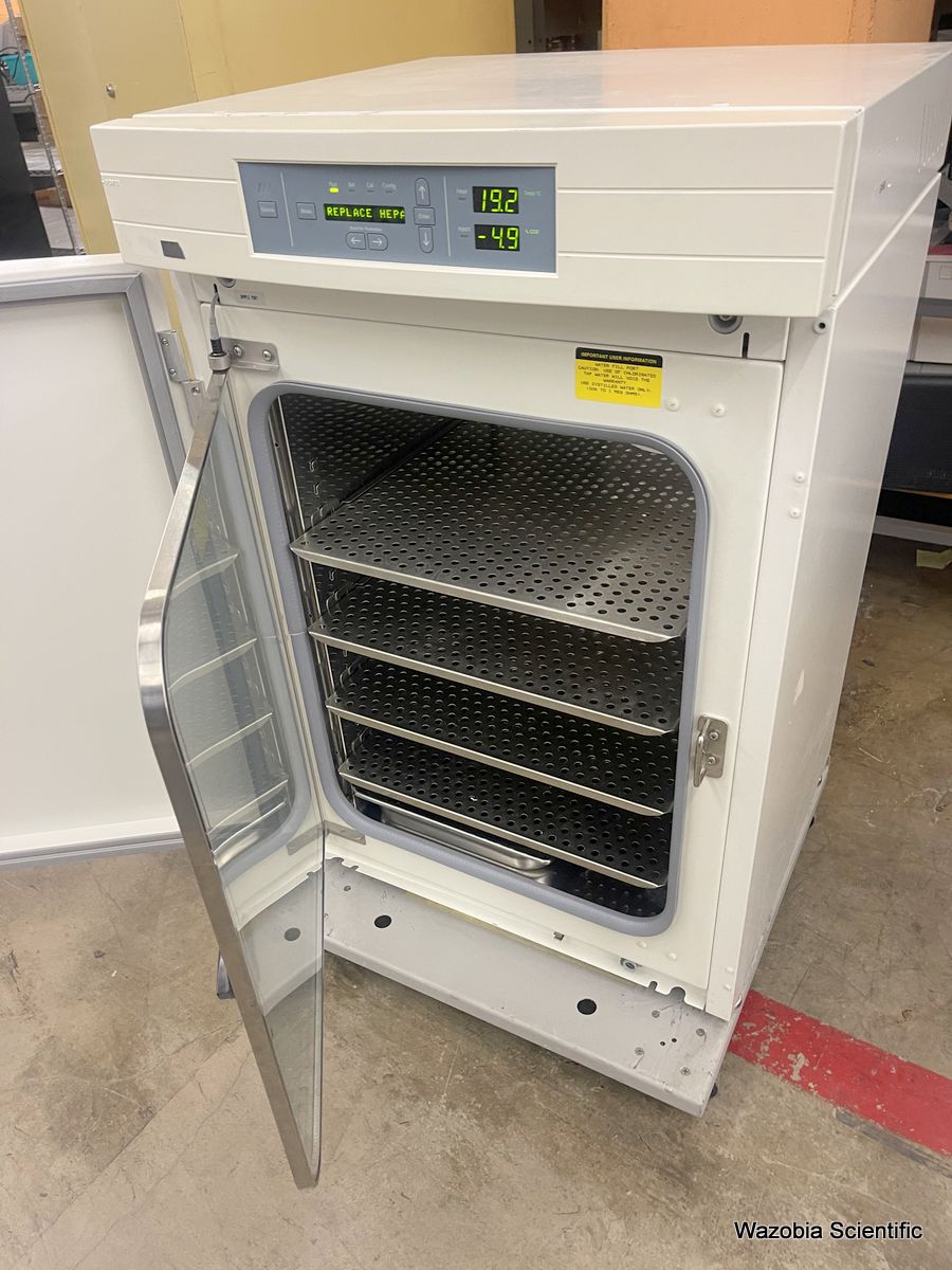 THERMO ELECTRON FORMA SERIES II WATER JACKETED C02 LABORATORY INCUBATOR 3110