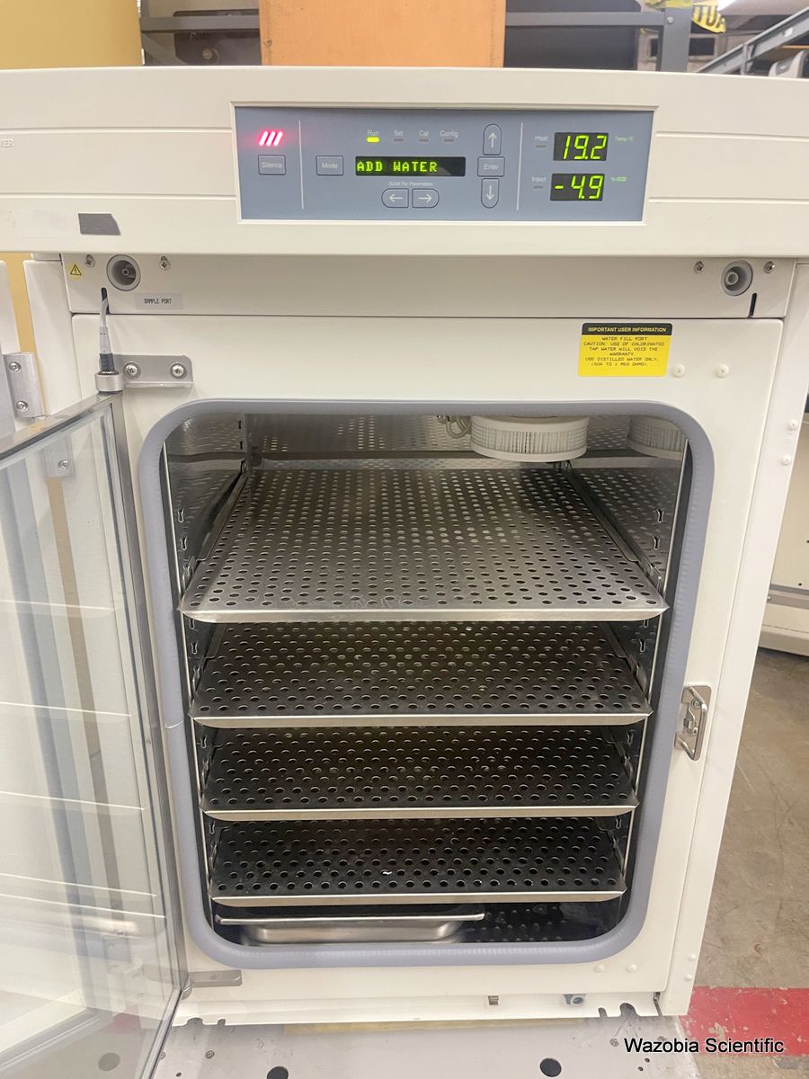 THERMO ELECTRON FORMA SERIES II WATER JACKETED C02 LABORATORY INCUBATOR 3110