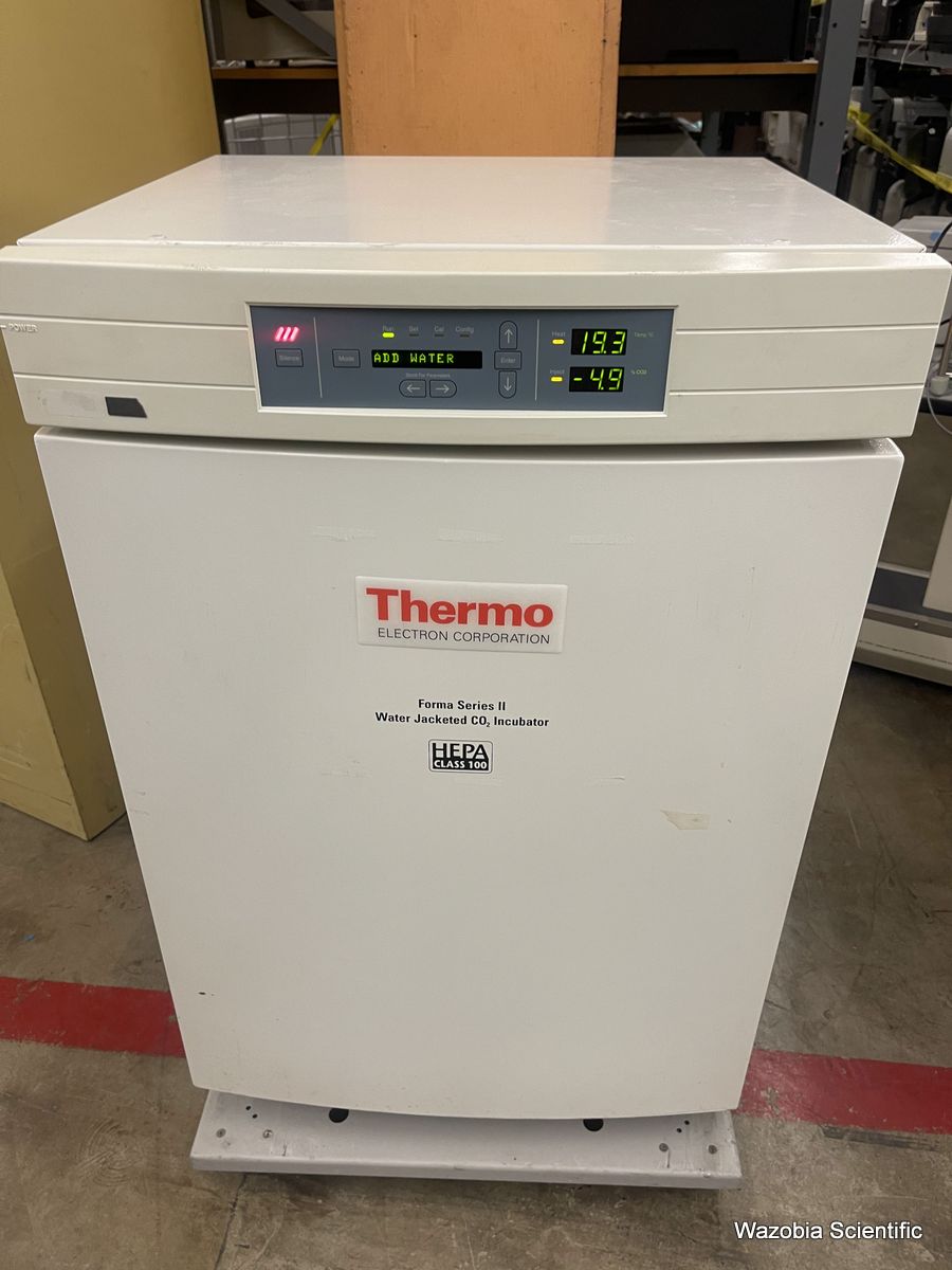 THERMO ELECTRON FORMA SERIES II WATER JACKETED C02 LABORATORY INCUBATOR 3110