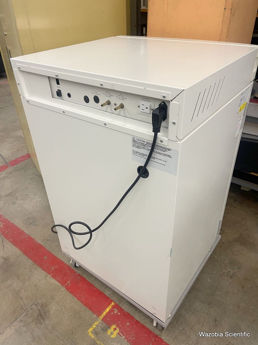 THERMO ELECTRON FORMA SERIES II WATER JACKETED C02 LABORATORY INCUBATOR 3110