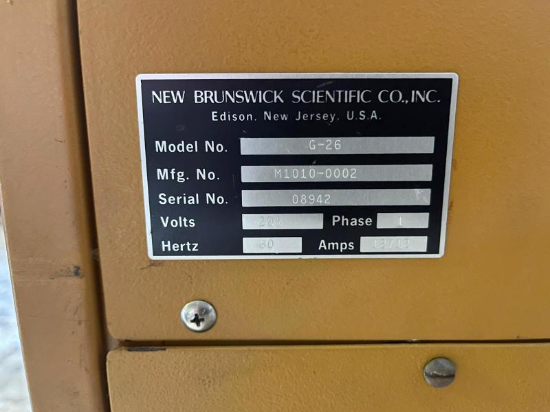 NEW BRUNSWICK CONTROLLED ENVIRONMENT INCUBATOR SHAKER MODEL G62