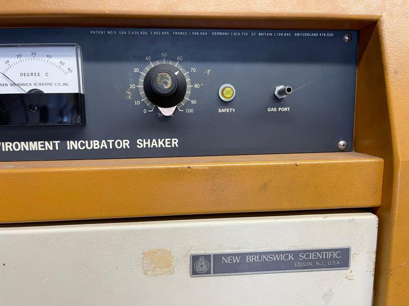 NEW BRUNSWICK CONTROLLED ENVIRONMENT INCUBATOR SHAKER MODEL G62