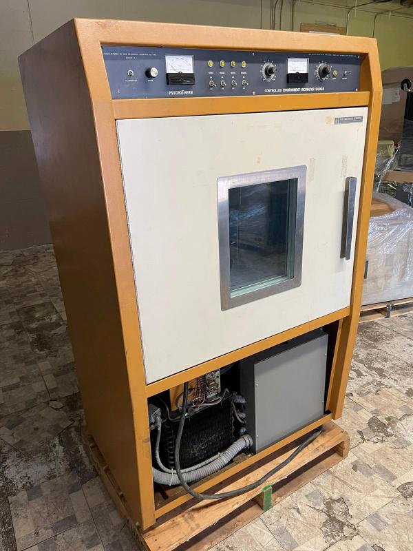 NEW BRUNSWICK CONTROLLED ENVIRONMENT INCUBATOR SHAKER MODEL G62