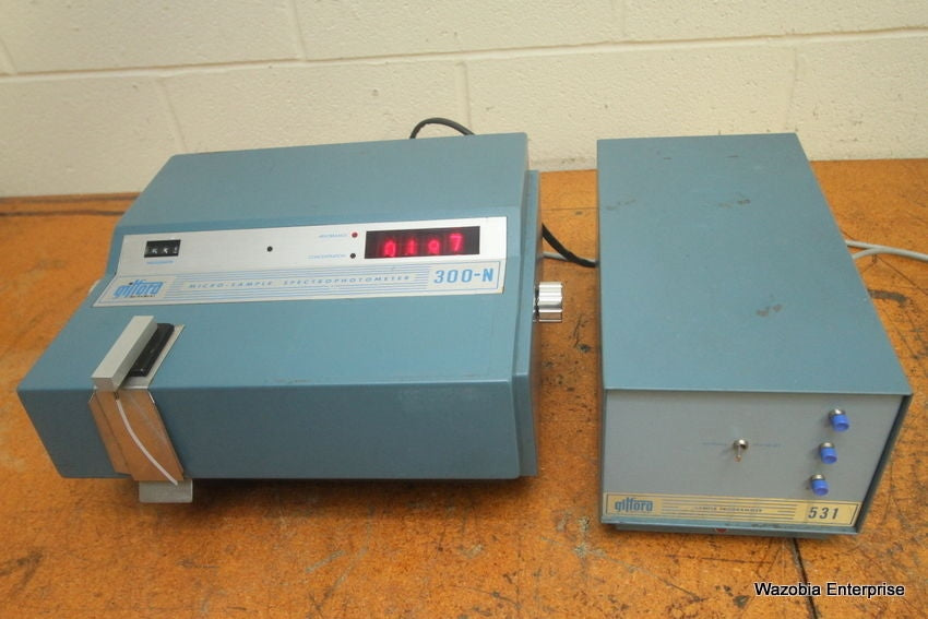 GILFORD MICRO-SAMPLE SPECTROPHOTOMETER 300-N & SAMPLE PROGRAMMER 531 P531