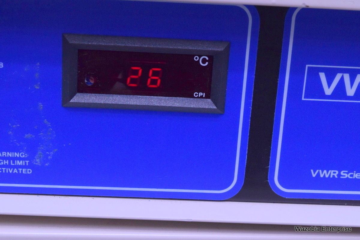 VWR SCIENTIFIC OVEN MODEL 1540